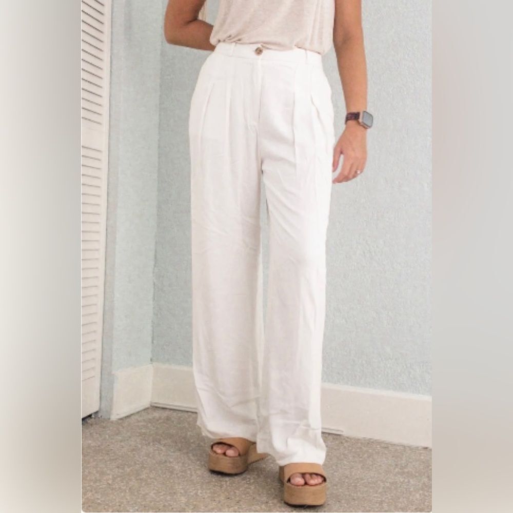 Worthington Pleated Wide Leg Size S Polar Bear White Pants
100% Rayon